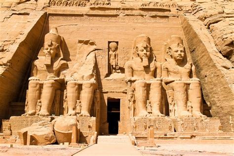  El Templo de Abu Simbel Una Maravilla Tallada en la Roca que Resuena con Poder Divino!