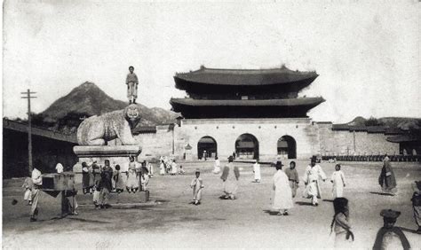 El Muro de la Serenidad Gigante y Monumental: Un Viaje a Través del Tiempo en la Corea del Siglo VIII!