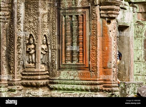 ¿El relieve de la pagoda real, una danza celestial en piedra tallada?